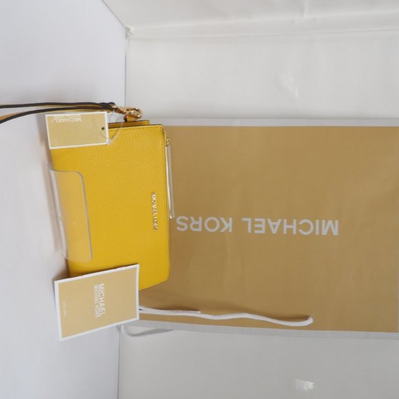 COPY - Michael Kors Jet Set -Pebble Leather Ph Wristlet - Picture 12 of 16